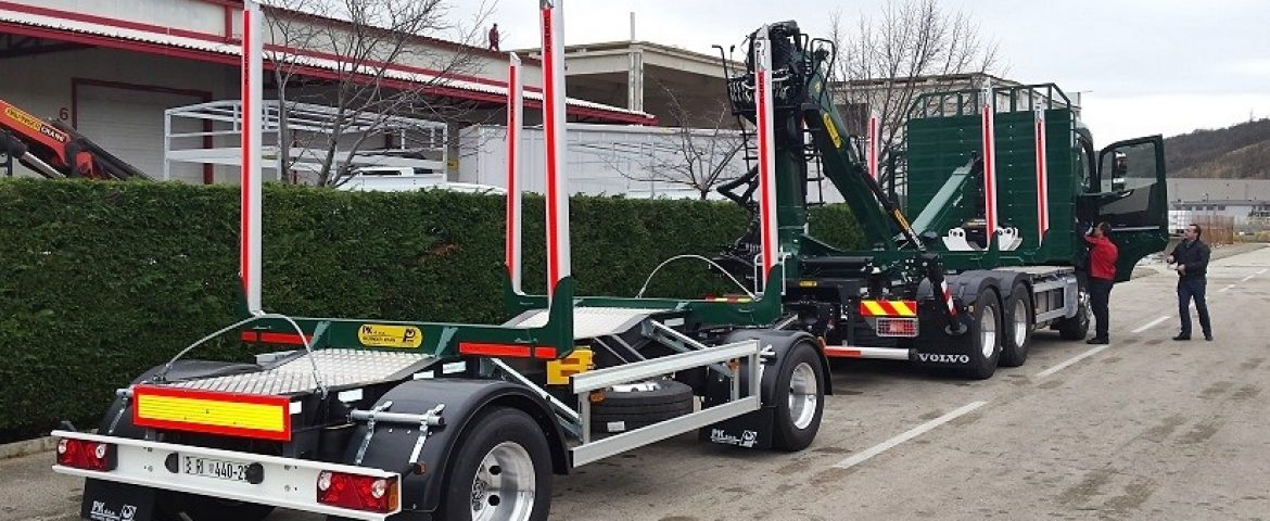 Šumarska nadogradnja s Palfinger Epsilon dizalicom M110Z79 i šumarska prikolica PSM 180 za UPTO Benšak