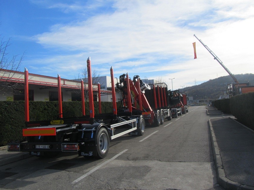 Šumarska_nadogradnja_s_Palfinger_Epsilon_dizalicom_M110Z79_i_šumarska_prikolica_PSM_240