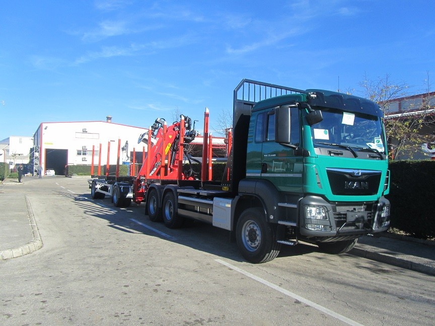 Šumarska_nadogradnja_s_Palfinger_Epsilon_dizalicom_M110Z79_i_šumarska_prikolica_PSM_240