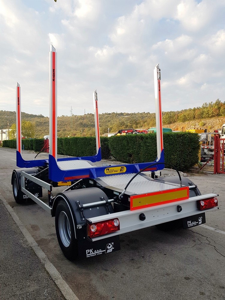 Šumarska_nadogradnja_s_Palfinger_Epsilon_dizalicom_i_šumarska_prikolica_PSM_180