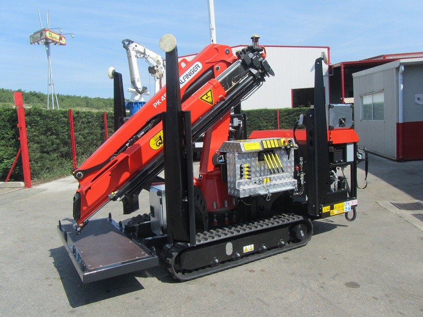 Transporter_gusjeničar_s_Palfinger_dizalicom_PK_4501