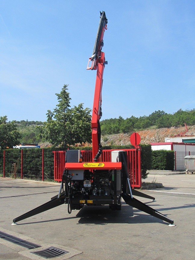 Transporter_gusjeničar_s_Palfinger_dizalicom_PK_4501