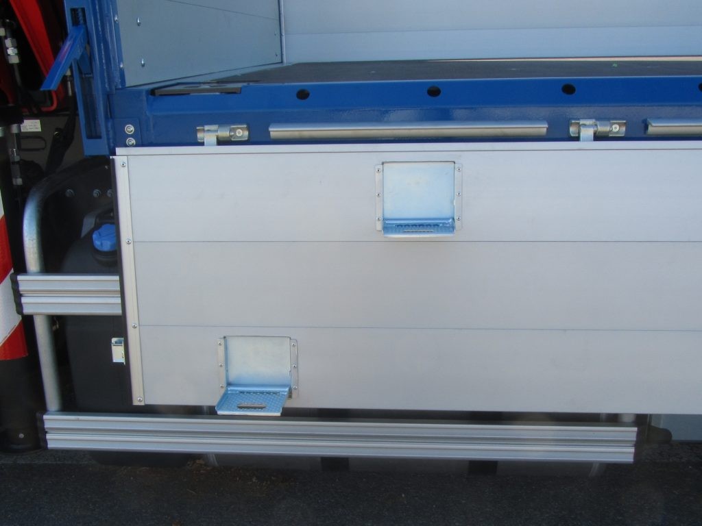 građevinarstvo_Palfinger_dizalica_PK_32080_D_i_aluminijski_tovarni_sanduk