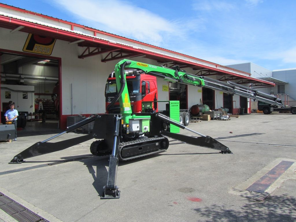 komunalne_djelatnosti_Transporter_gusjeničar_s_Palfinger_dizalicom_PK_8501_M_D