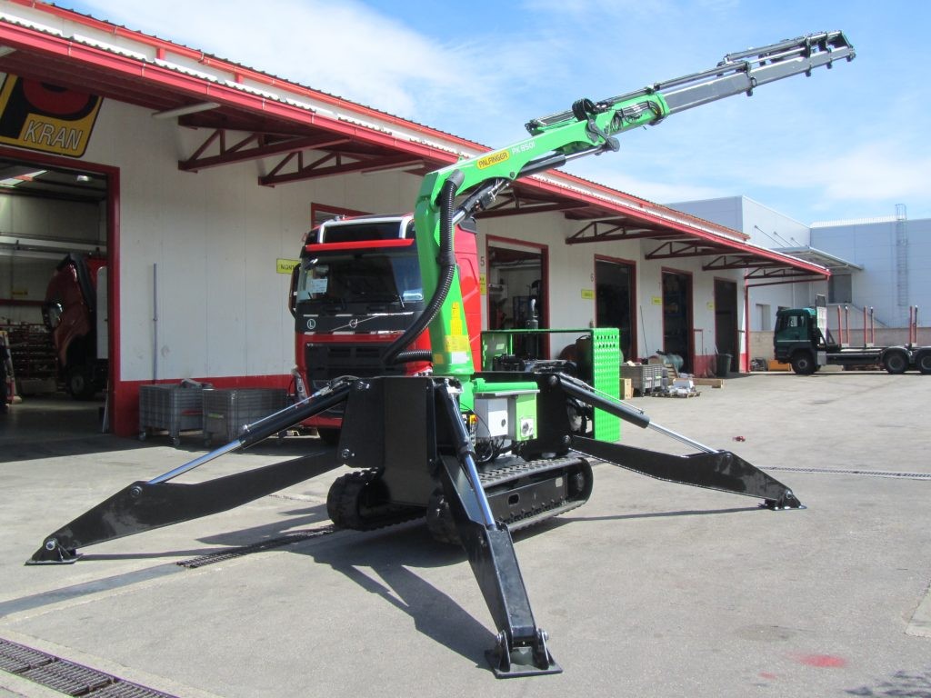 komunalne_djelatnosti_Transporter_gusjeničar_s_Palfinger_dizalicom_PK_8501_M_D