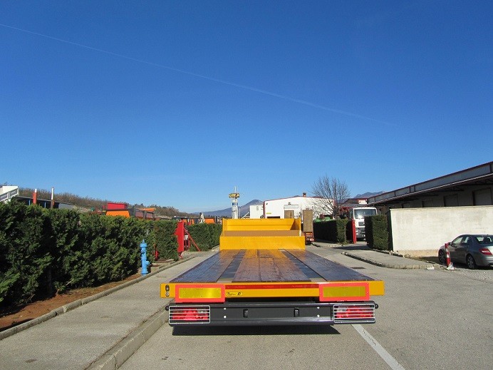 niskopodna_poluprikolica_PPT_200_namjenjena_za_specijalne_transporte_građevinarstvo