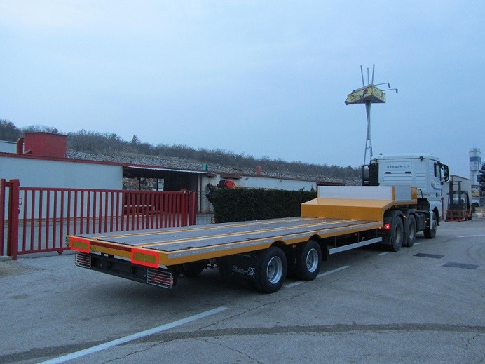 niskopodna_poluprikolica_PPT_200_namjenjena_za_specijalne_transporte_građevinarstvo