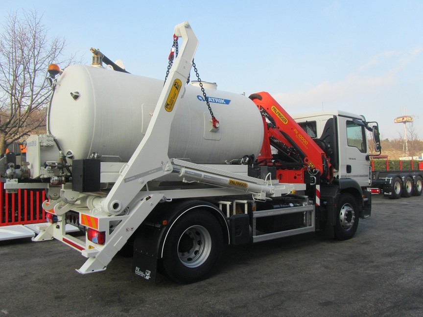 Palfinger M10T Skiploader and PK 10000 Crane for Arburoža