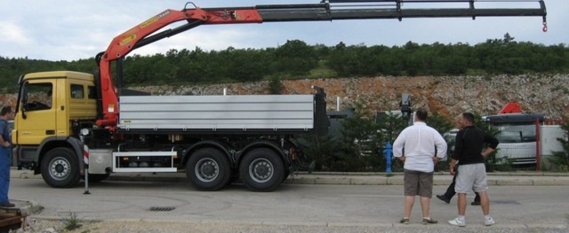 Palfinger Crane PK 18500 and Aluminum Three-Side Tipper TK 160 for Euroline – Nova Transporti