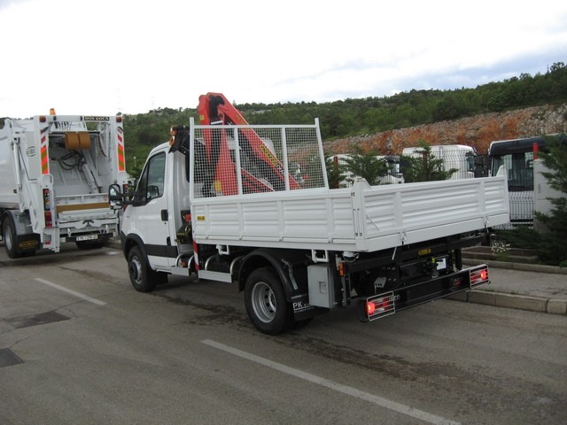 Palfinger_dizalica_PK_6500_i_Trostrani_kiper_TK_35_kiperski_sanduci