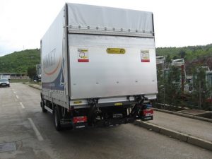 Palfinger_utovarna_rampa_MBB_750_tovarni_sanduk_kamionski_sanduci