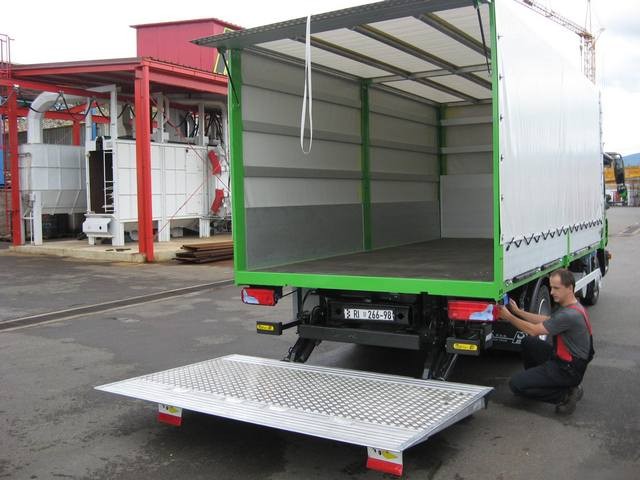 tovarni_sanduk_kamionski_sanduci_Palfinger_utovarna_rampa_MBB_1500_komunalne_djelatnosti