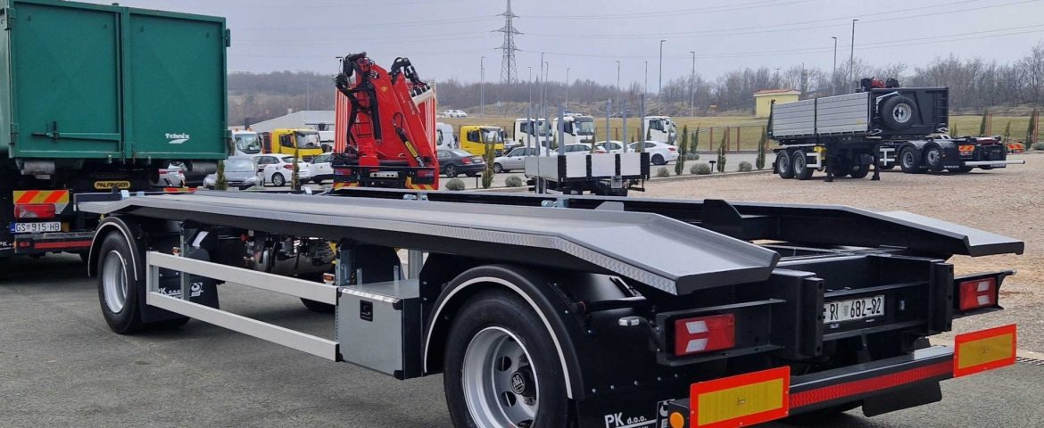 Trailer for transporting roll containers PKM 200 for the municipal company Arburoža