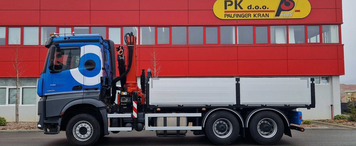Truck upgrade with Palfinger PK 23500 and a cargo platform for Octopus.