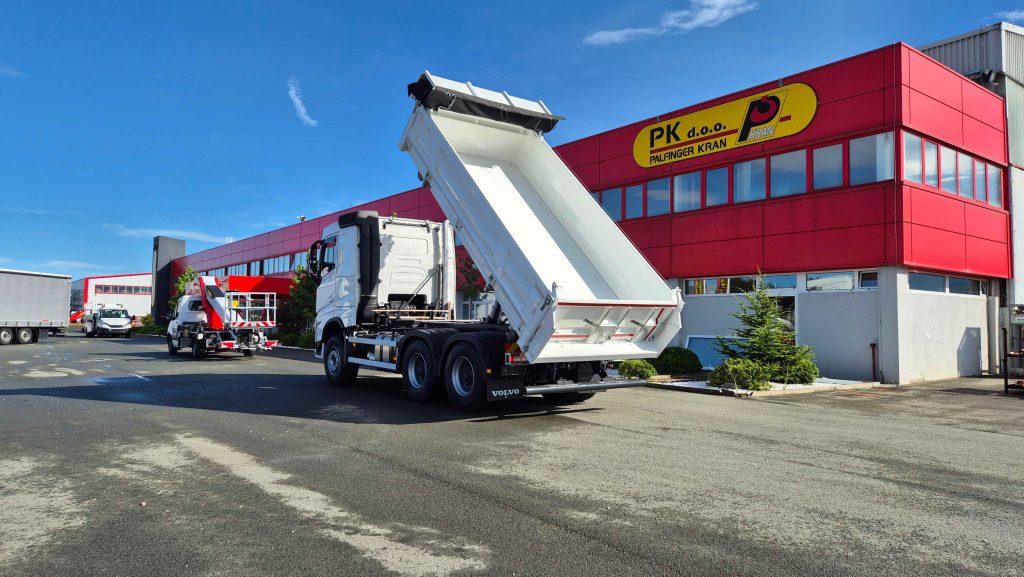 Isporuka trostranog kipera TK 160 za WWM Hoch und Tiefbau GmbH