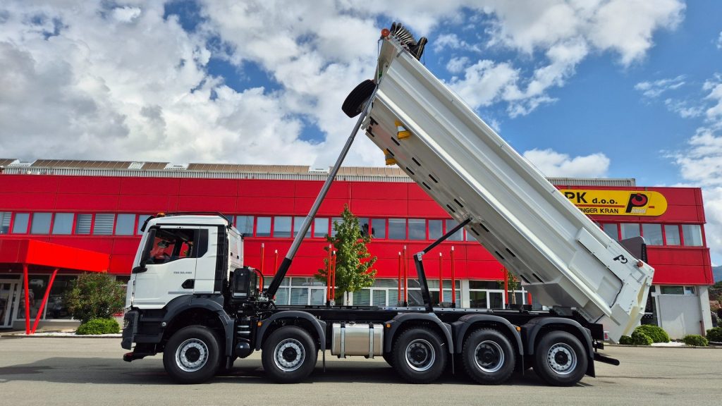 Novo pojačanje u floti STRABAG-a – kiper HP320