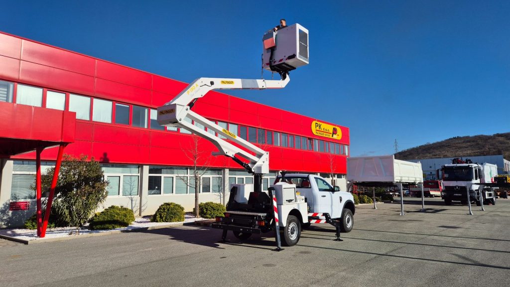 Isporuka vozila s PALFINGER radnom košarom P 130 A za Komunalno Hvar