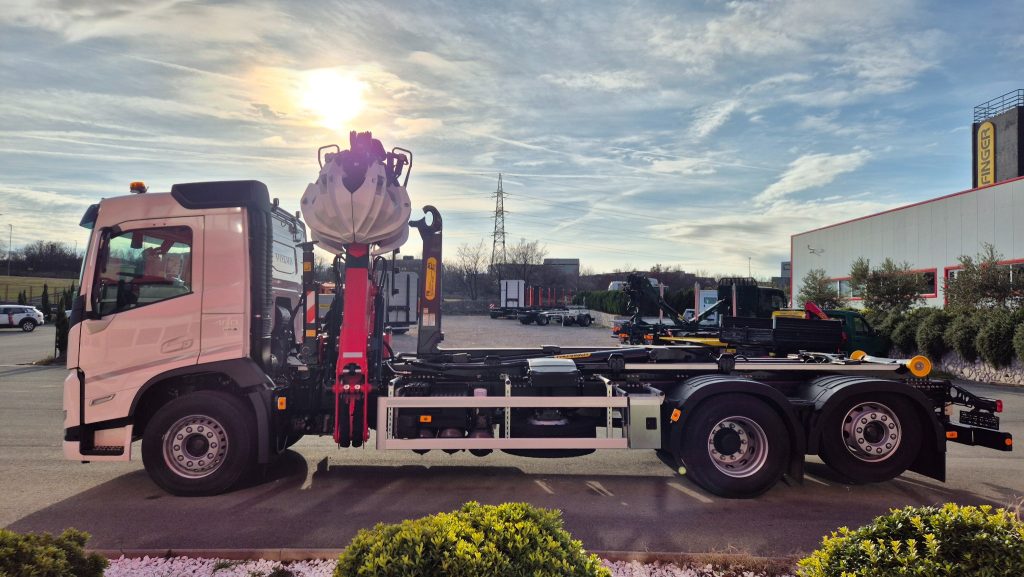 Isporuka recycling kamionske nadogradnje s EPSILON dizalicom i navlakačem za Gumiimpex – GRP