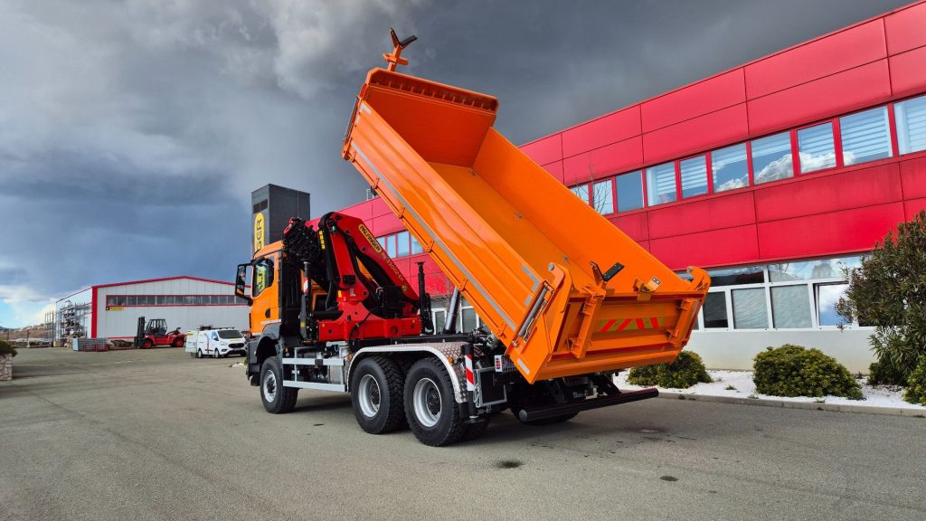 Isporuka kamionske nadogradnje s Palfinger dizalicom PK 33002 EH za Tehnoelektro Đakovo