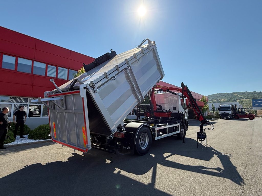 Delivery of Municipal Vehicle with Palfinger PK 7.001 SLD 3 Crane and INOX SKK115-4.0 Rear Tipper Body for Belje Agro-Vet d.o.o.