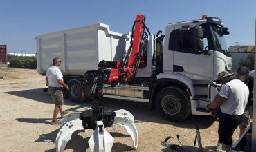Delivery of the PALFINGER HT 18 TEC Hookloader and EPSILON Crane M110Z 95TR