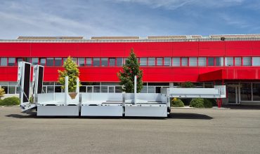 Specijalna višenamjenska poluprikolica PPRS48 za LED Elektroniku