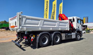 Kran-kiper troosovinac s PALFINGER dizalicom PK 33002 EH za Planigrad projekt