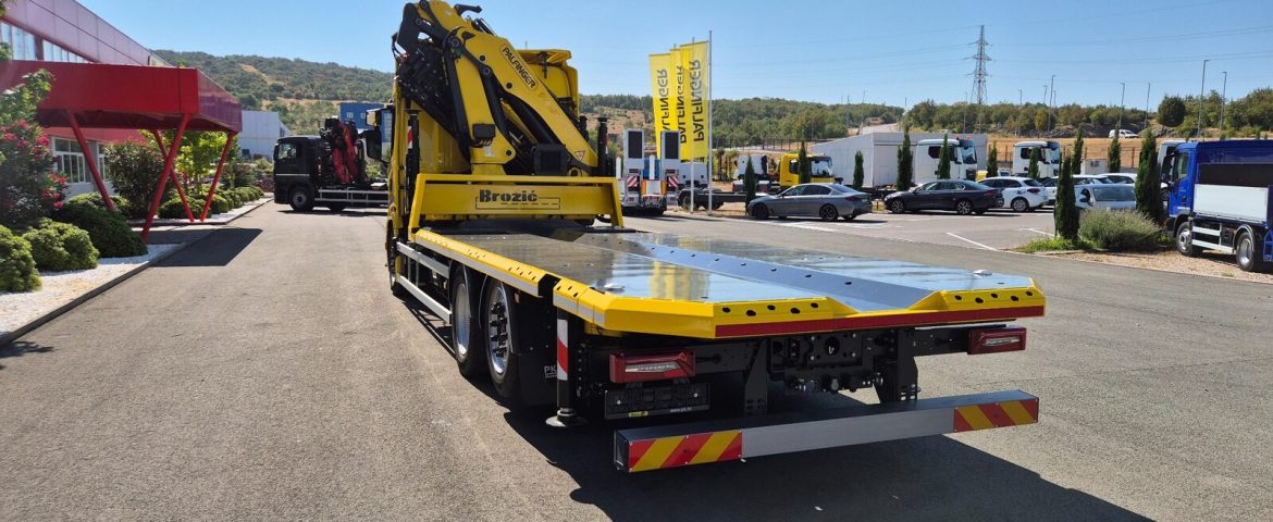 PALFINGER PK 33002-EH with FP260-6.9 Boat Transport Platform for Auto servis Brozić