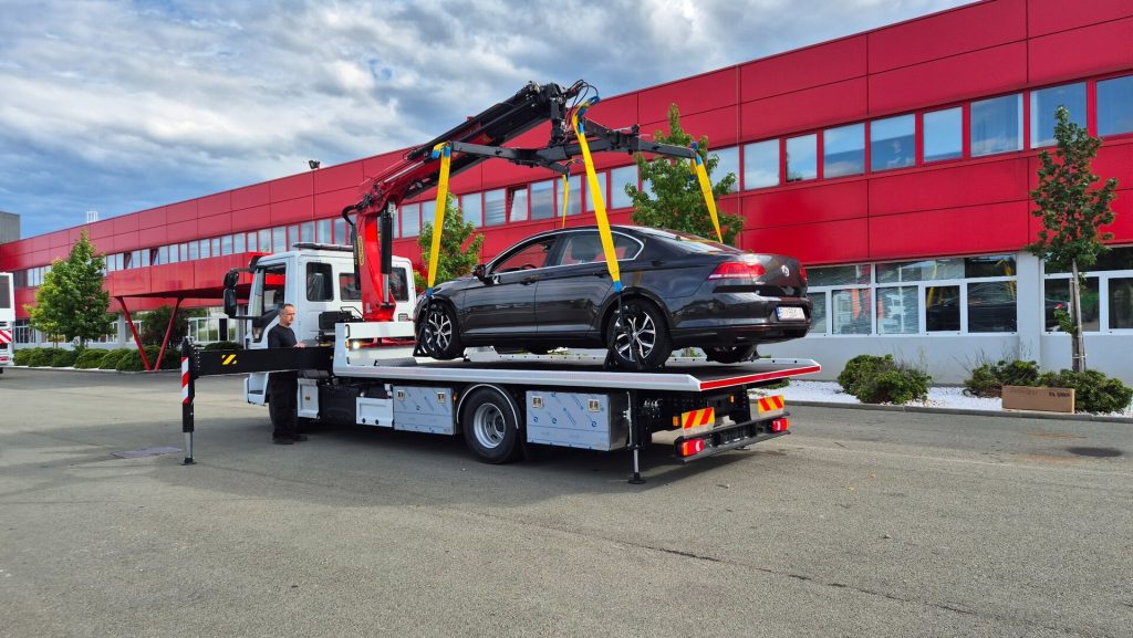 Novo pauk vozilo s PALFINGER dizalicom PK 17500 T za Uslugu Poreč